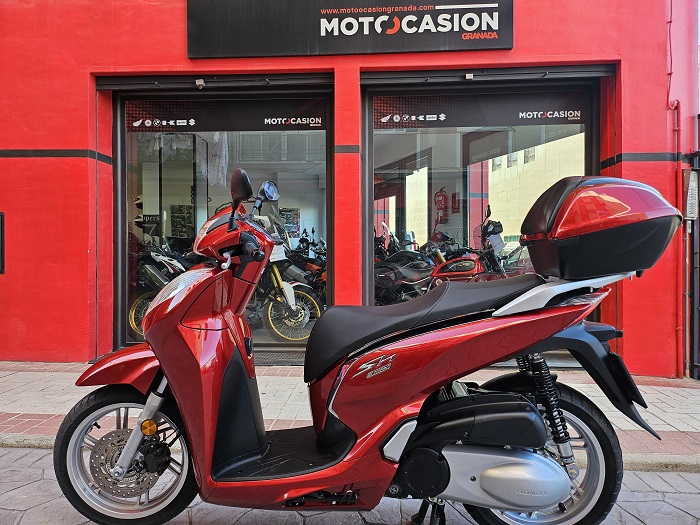 Honda sh 300 i.e. top box 15